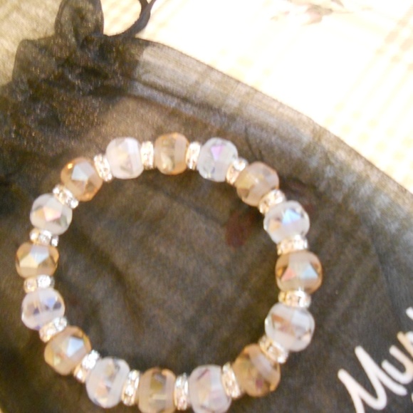 Glass, Gold and Clear, & frosted Beads Bracelet - Picture 2 of 5